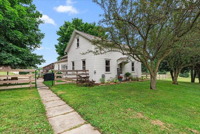 613 County Highway H, Fredonia, WI 53021
