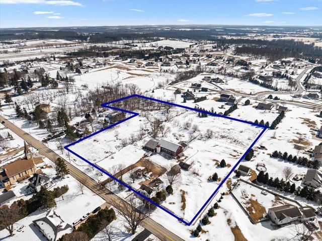 613 County Highway H, Fredonia, WI 53021