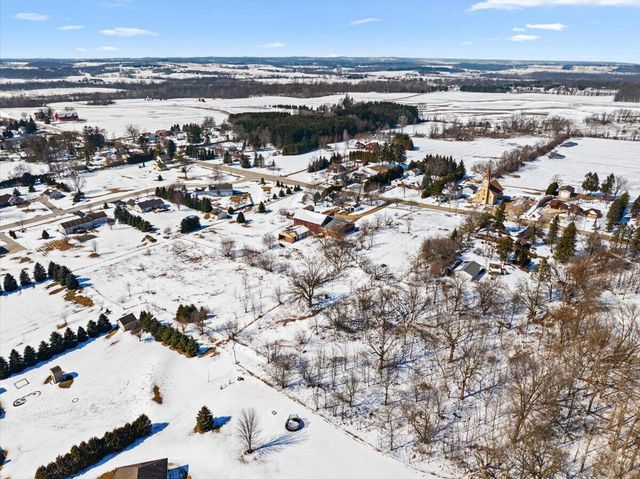 613 County Highway H, Fredonia, WI 53021