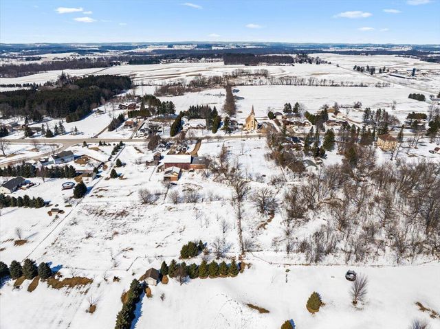 613 County Highway H, Fredonia, WI 53021