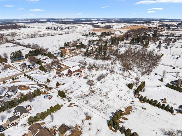 613 County Highway H, Fredonia, WI 53021