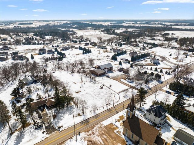 613 County Highway H, Fredonia, WI 53021