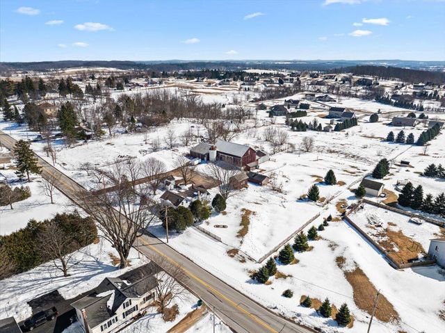 613 County Highway H, Fredonia, WI 53021