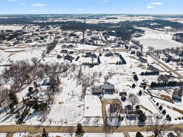 613 County Highway H, Fredonia, WI 53021