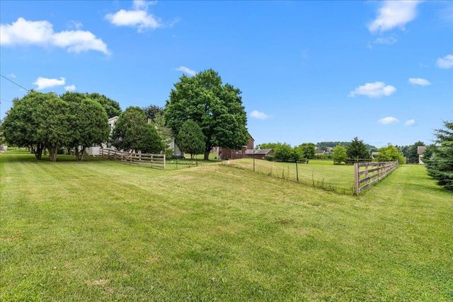 613 County Highway H, Fredonia, WI 53021