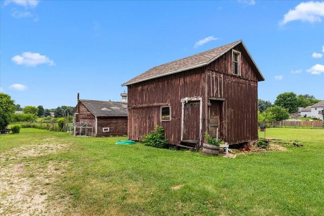 613 County Highway H, Fredonia, WI 53021