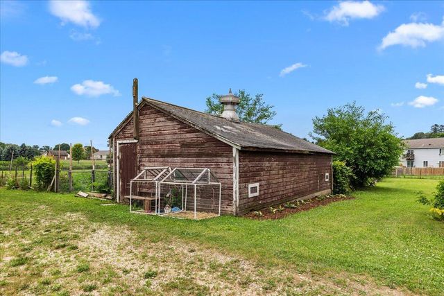 613 County Highway H, Fredonia, WI 53021