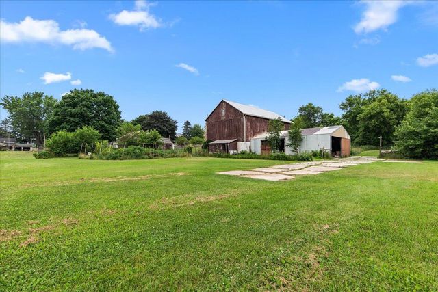 613 County Highway H, Fredonia, WI 53021