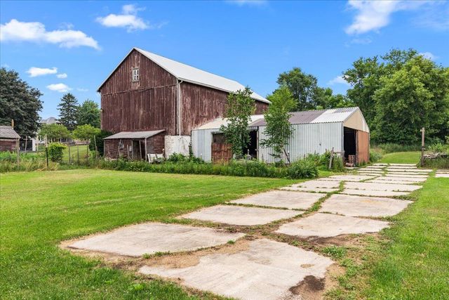 613 County Highway H, Fredonia, WI 53021