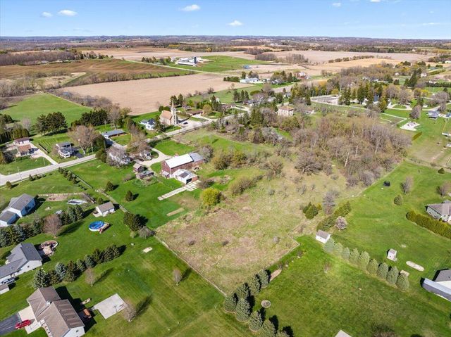 613 County Highway H, Fredonia, WI 53021