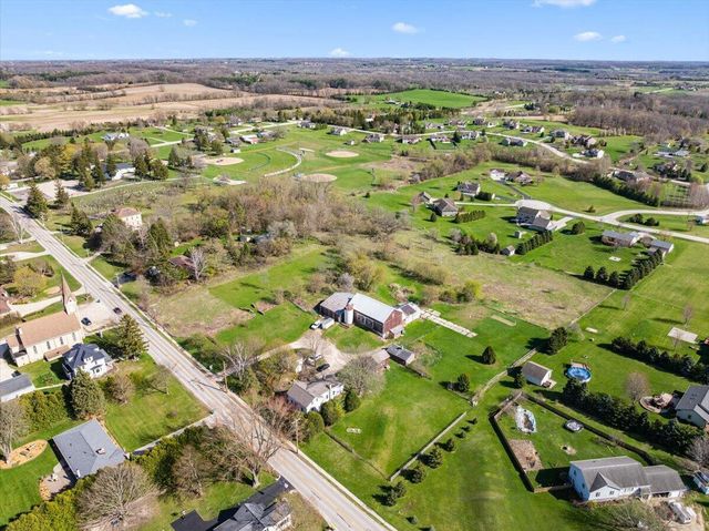 613 County Highway H, Fredonia, WI 53021