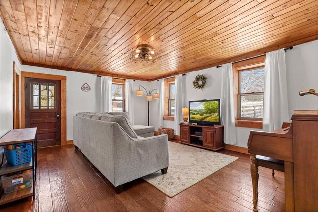 613 County Highway H, Fredonia, WI 53021