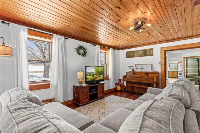 613 County Highway H, Fredonia, WI 53021