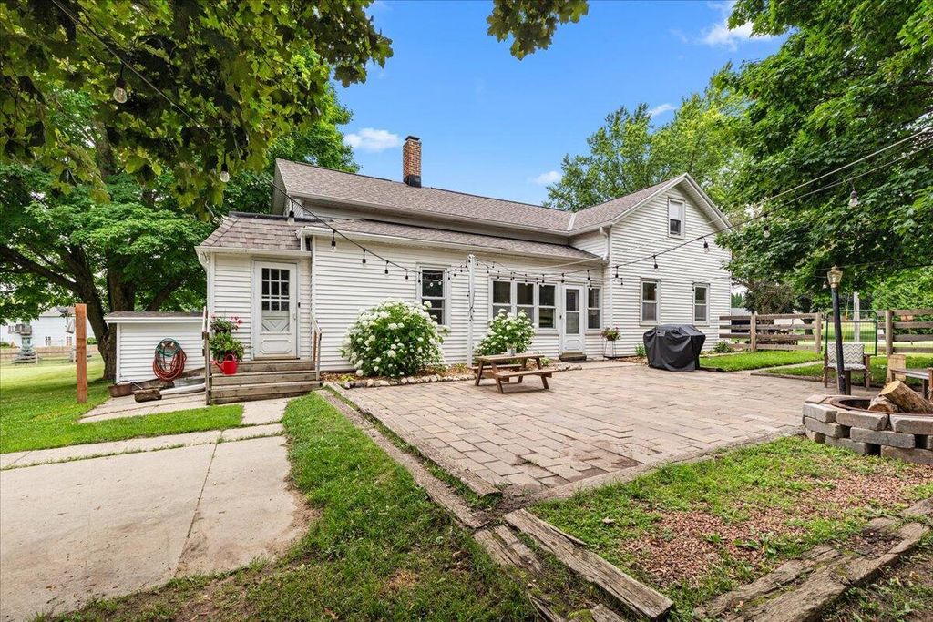 613 County Highway H, Fredonia, WI 53021