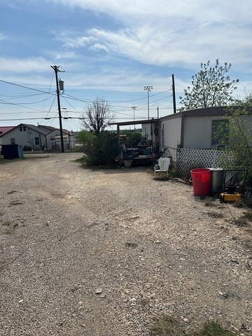 1606 Tayloe Avenue, Sonora, TX 76950