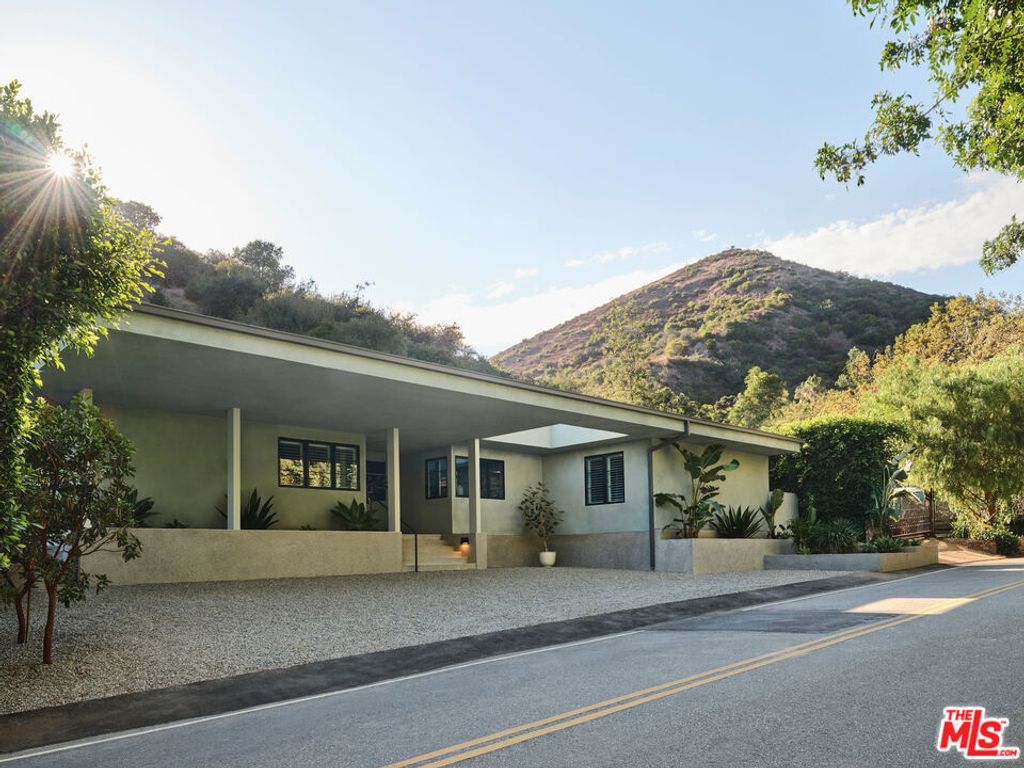 2633 Mandeville Canyon Road, Los Angeles, CA 90049 — photo 2