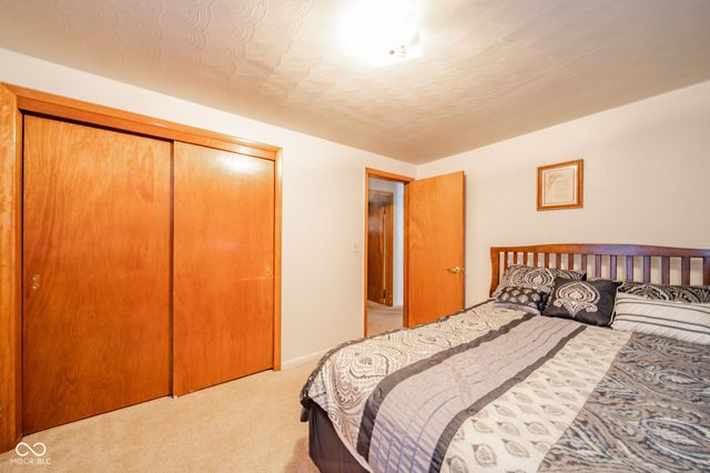 1920 E 49th Street, Anderson, IN 46013