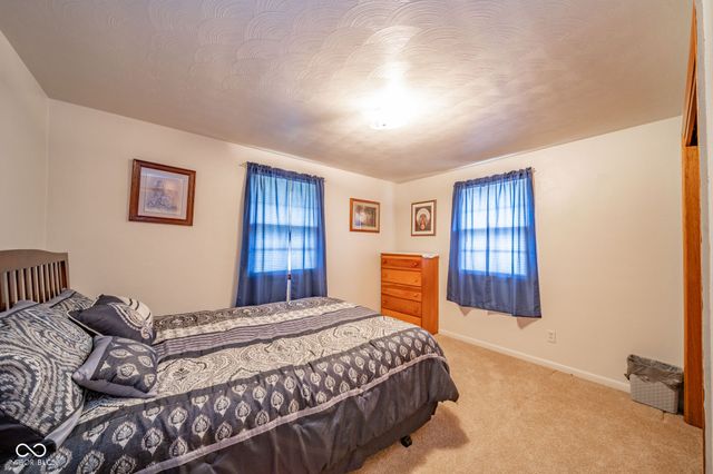 1920 E 49th Street, Anderson, IN 46013