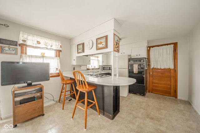 1920 E 49th Street, Anderson, IN 46013