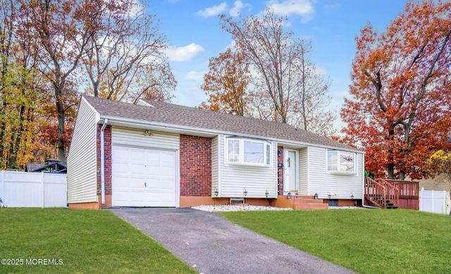 27 Gibson Drive, Hazlet, NJ 07730