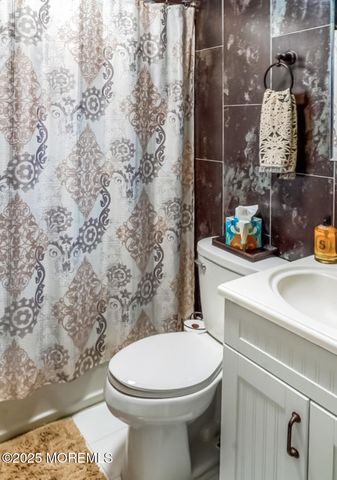 27 Gibson Drive, Hazlet, NJ 07730