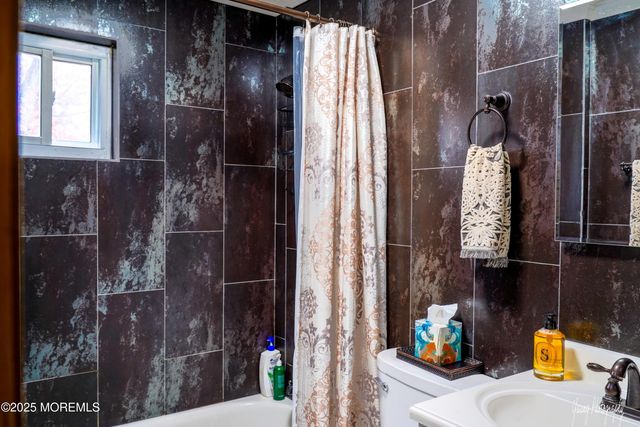 27 Gibson Drive, Hazlet, NJ 07730