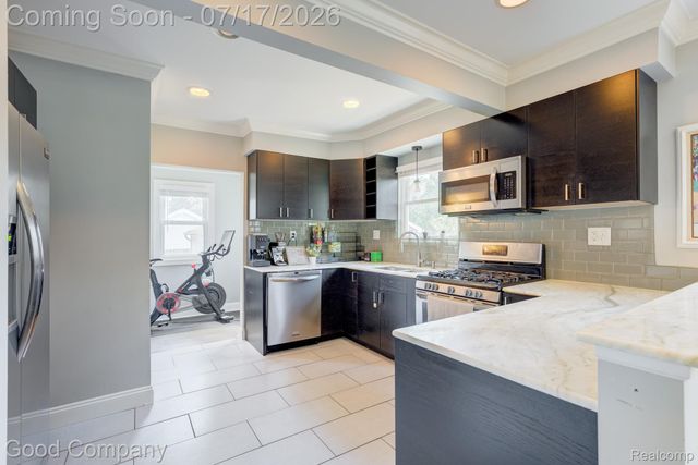 1015 Batavia Avenue, Royal Oak, MI 48067