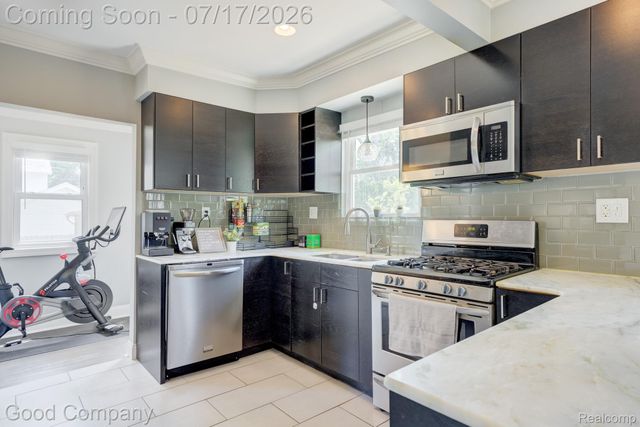 1015 Batavia Avenue, Royal Oak, MI 48067