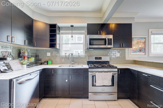 1015 Batavia Avenue, Royal Oak, MI 48067