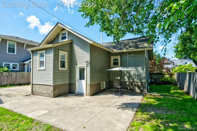 1015 Batavia Avenue, Royal Oak, MI 48067