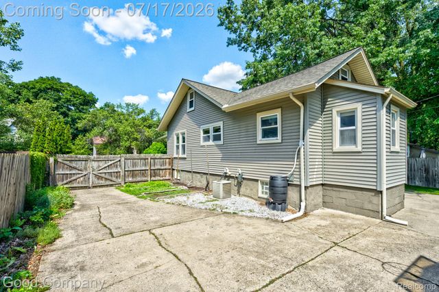 1015 Batavia Avenue, Royal Oak, MI 48067