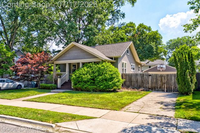 1015 Batavia Avenue, Royal Oak, MI 48067