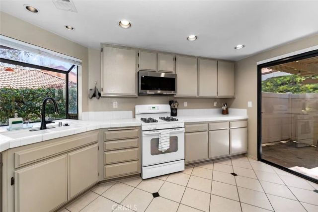 26323 Rainbow Glen, Newhall, CA 91321