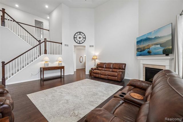 53217 Bay Laurel Lane, South Lyon, MI 48178