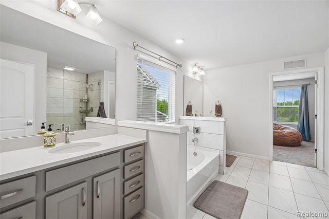 53217 Bay Laurel Lane, South Lyon, MI 48178