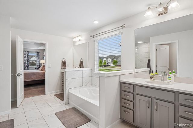 53217 Bay Laurel Lane, South Lyon, MI 48178