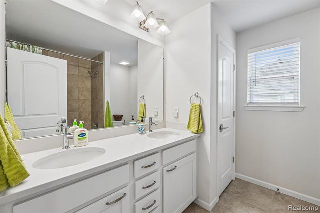 53217 Bay Laurel Lane, South Lyon, MI 48178