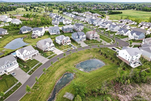 53217 Bay Laurel Lane, South Lyon, MI 48178