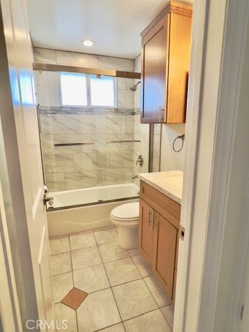 711 N Soldano Avenue 6, Azusa, CA 91702