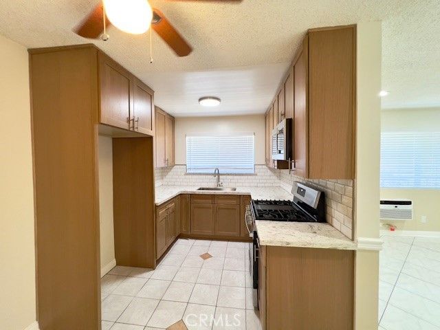 711 N Soldano Avenue 6, Azusa, CA 91702