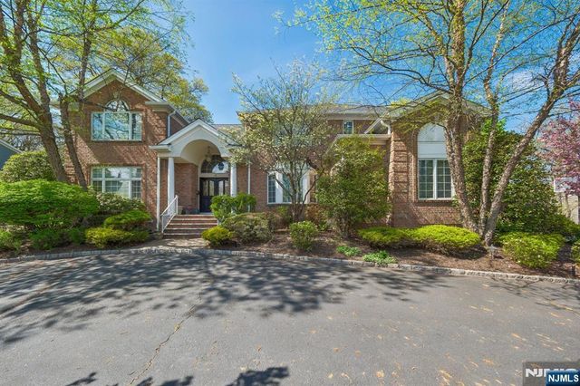 4 Fordham Road, Livingston, NJ 07039