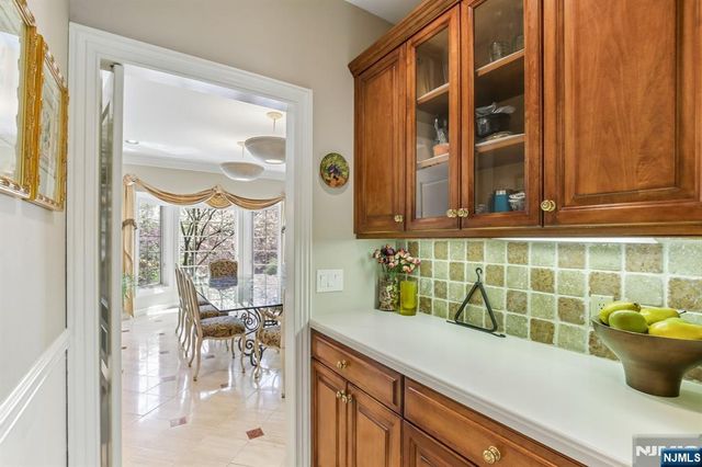 4 Fordham Road, Livingston, NJ 07039
