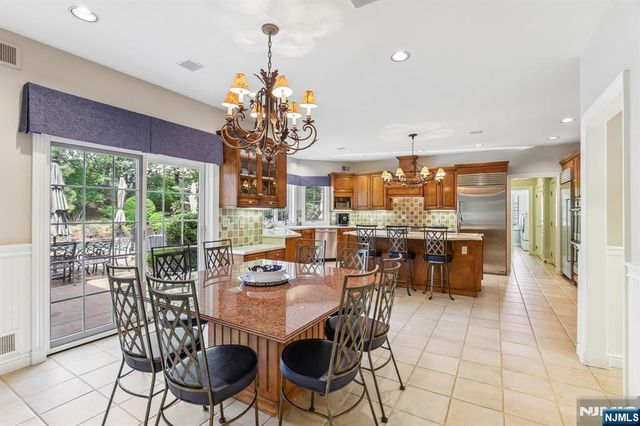 4 Fordham Road, Livingston, NJ 07039