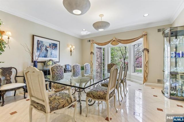 4 Fordham Road, Livingston, NJ 07039