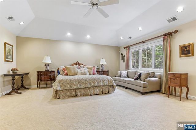4 Fordham Road, Livingston, NJ 07039
