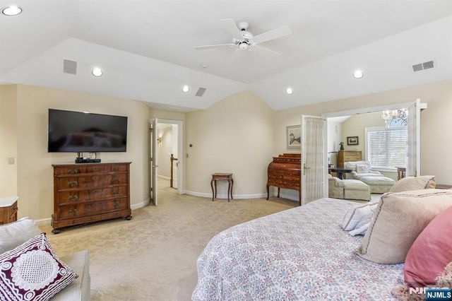 4 Fordham Road, Livingston, NJ 07039