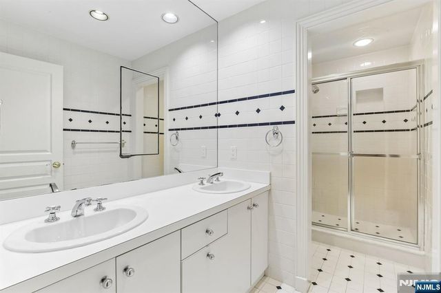 4 Fordham Road, Livingston, NJ 07039