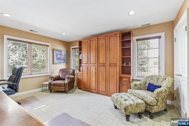 4 Fordham Road, Livingston, NJ 07039
