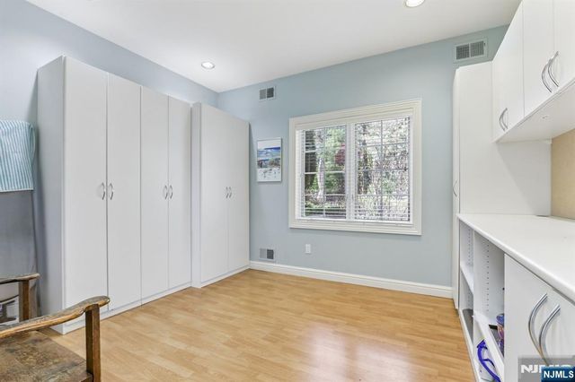 4 Fordham Road, Livingston, NJ 07039