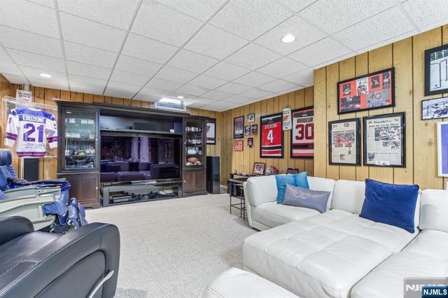 4 Fordham Road, Livingston, NJ 07039